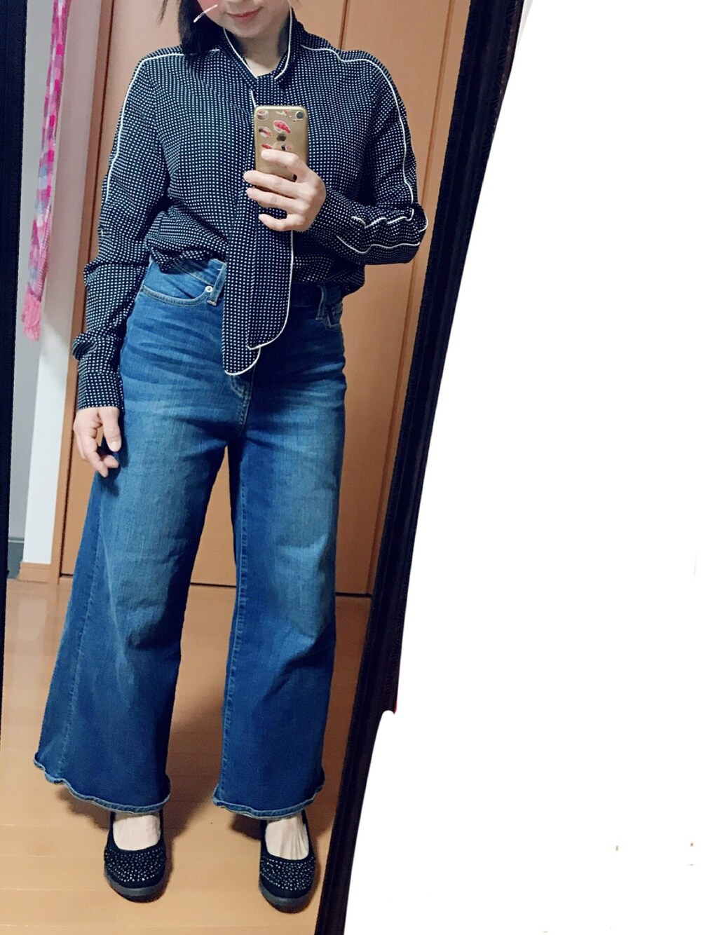 「フォーエバー21、ワイドパンツ、休日スタイル、シャツ、シャツスタイル、大人カジュアル、シンプルコーデ、秋のコーデ」｜「GLOBAL WORKのアイテム（デニムパンツ、ブルー系）」を使った、Rody❤︎スプリングタイプカラーさん（レディース・155cm）の秋コーディネートの1枚目の写真