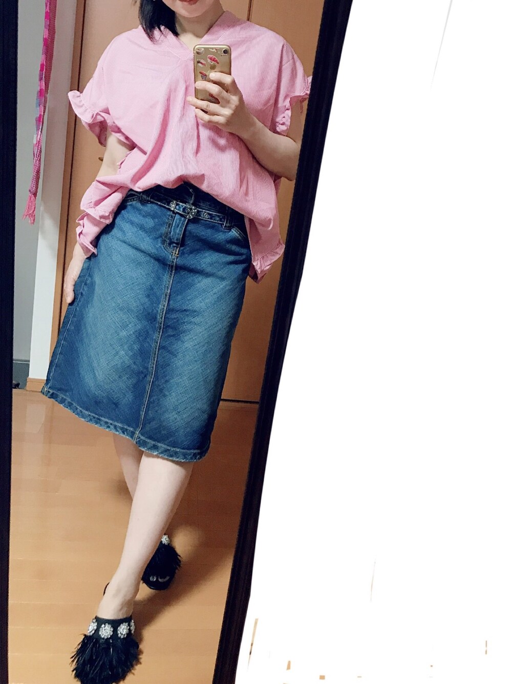 「Aラインスカート、デニムスカート、休日スタイル、大人カジュアル、シンプルコーデ」｜「Availのアイテム（サンダル、ブラック系）」を使った、Rody❤︎スプリングタイプカラーさん（レディース・155cm）の秋コーディネートの1枚目の写真