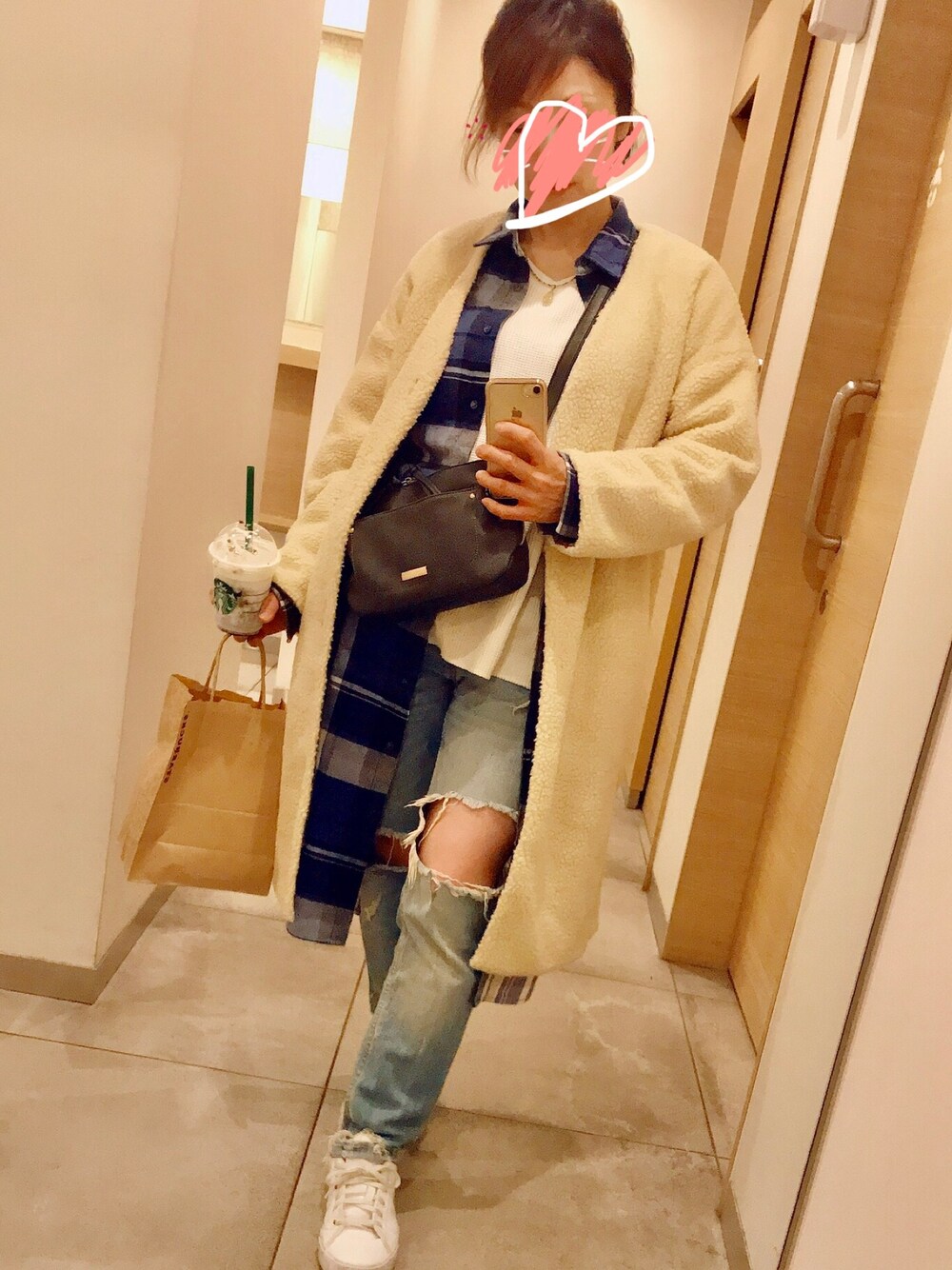 「2018マイベストコーデ、ボアコート、スプリングカラー、休日スタイル、オトナカジュアル、ZARA、ユニクロ、スニーカーコーデ」｜「earth music&ecologyのアイテム（ノーカラージャケット、ベージュ系）」を使った、Rody❤︎スプリングタイプカラーさん（レディース・155cm）の冬コーディネートの1枚目の写真