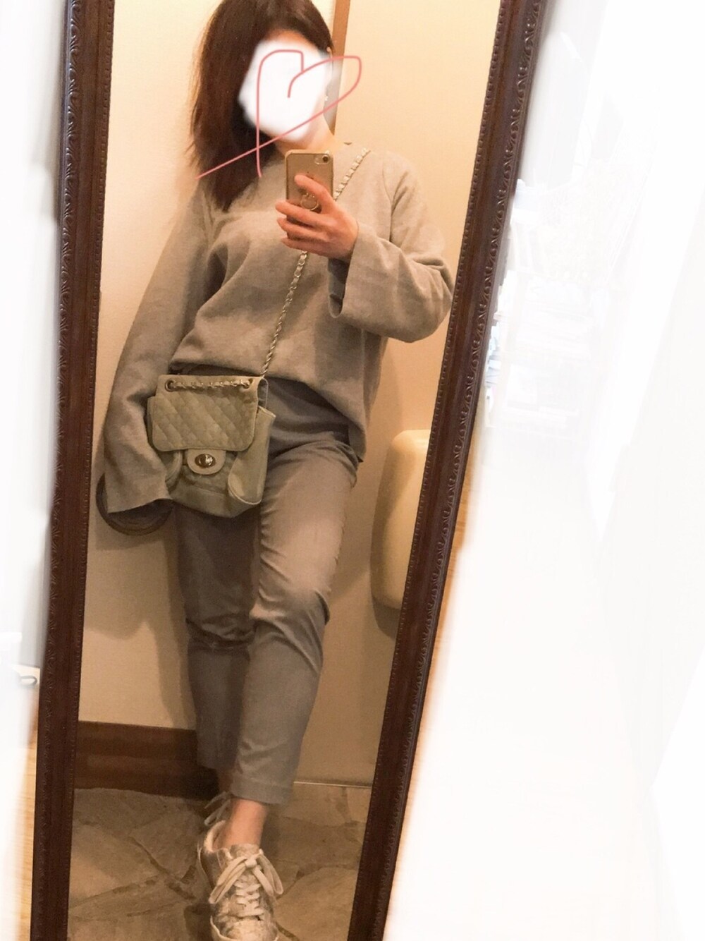 「オトナカジュアル、ザラジョ、ZARA、休日スタイル、スニーカーコーデ、ビックシルエット、ワントーンコーデ」｜「ZARAのアイテム（Tシャツ/カットソー、シルバー系）」を使った、Rody❤︎スプリングタイプカラーさん（レディース・155cm）の春コーディネートの1枚目の写真
