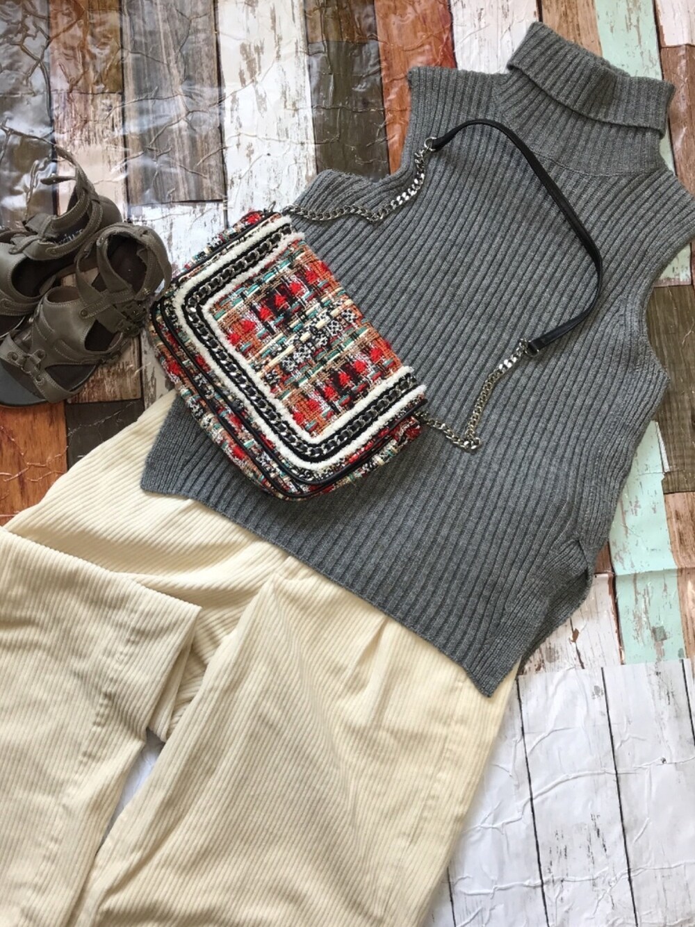 「GU、ZARA、ザラジョ、春コーデ、大人カジュアル、休日スタイル、低身長、ニットベスト、ワイドパンツ、ママコーデ」｜「ZARAのアイテム（ショルダーバッグ、その他）」を使った、Rody❤︎スプリングタイプカラーさん（レディース・155cm）の春コーディネートの1枚目の写真