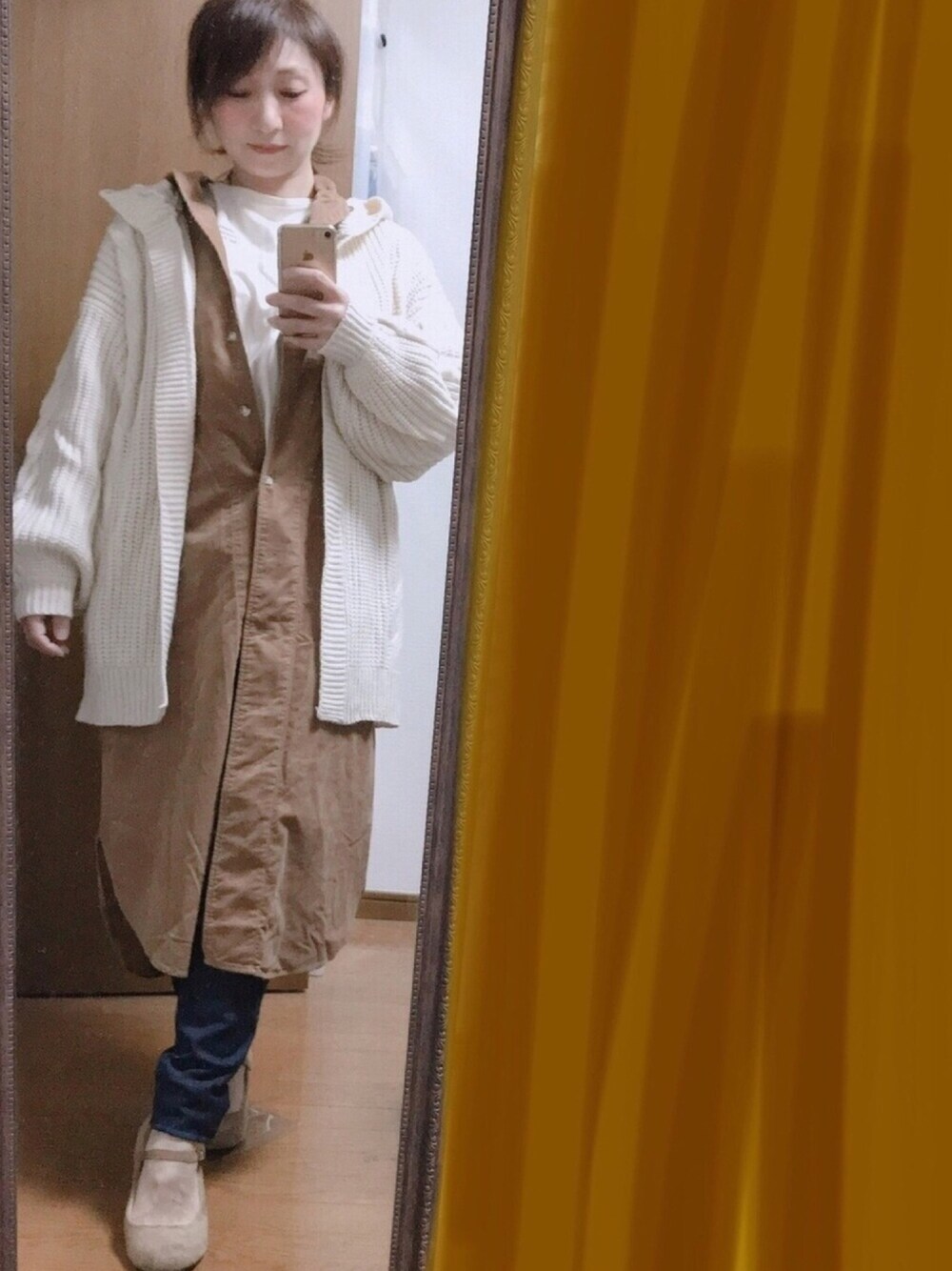 「コーデュロイ、シャツワンピース、パンプス、休日スタイル、大人カジュアル、ベロアワンピース、パーカー、古着MIX、ゆるコーデ」｜「UNIQLOのアイテム（シャツワンピース、ブラウン系）」を使った、Rody❤︎スプリングタイプカラーさん（レディース・155cm）の秋コーディネートの1枚目の写真