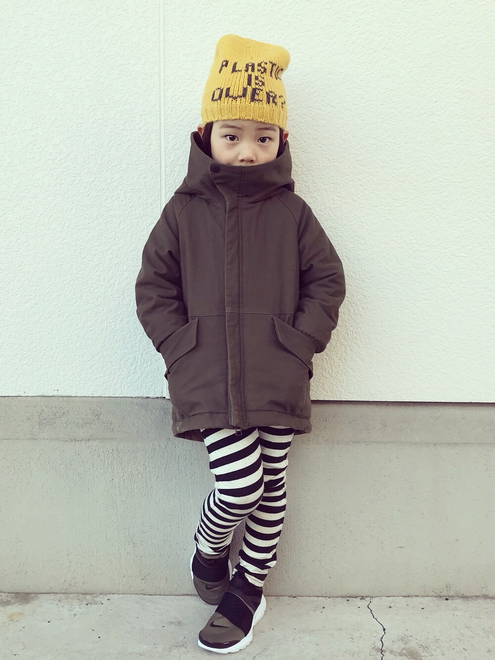 「シンプル、カジュアル、kids、ニット帽、プレスト、bobochoses、mounten」｜「NIKEのNIKE ナイキ 17-22PRESTO EXTREME (PS) プレスト エクストリーム　200MDOLIV/BLACK（スニーカー、グリーン系）」を使った、eightmaaanさん（キッズ・110cm）の冬コーディネートの1枚目の写真