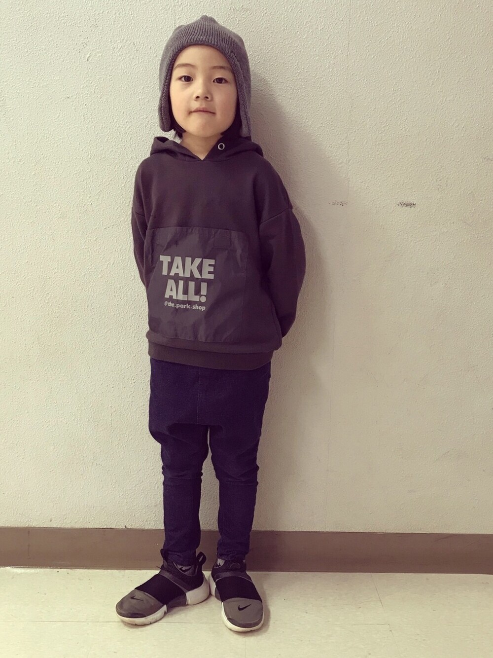 「カジュアルコーデ、THEPARKSHOP」｜「こども ビームスのTHE PARK SHOP / TAKE PARKA  (95～135cm)（スウェット、ブラック系）」を使った、eightmaaanさん（キッズ・110cm）の秋コーディネートの1枚目の写真