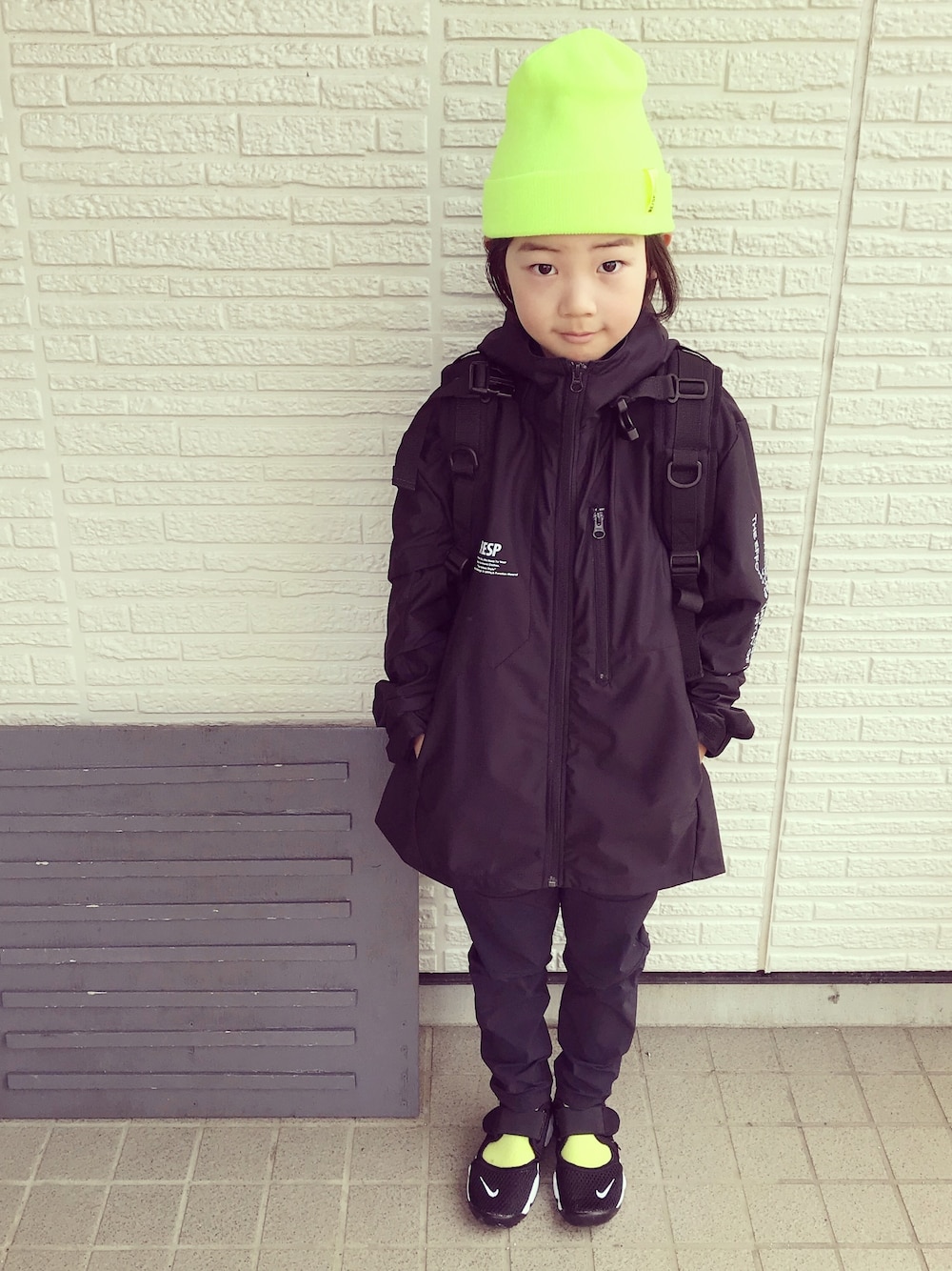 「エアリフト、シンプルコーデ、春コーデ、男の子コーデ、ブラック」｜「RE/SPのRE/SP Window Mountain parka / アールイーエスピー ウインドーマウンテンパーカー（マウンテンパーカー、ブラック系）」を使った、eightmaaanさん（キッズ・125cm）の春コーディネートの1枚目の写真