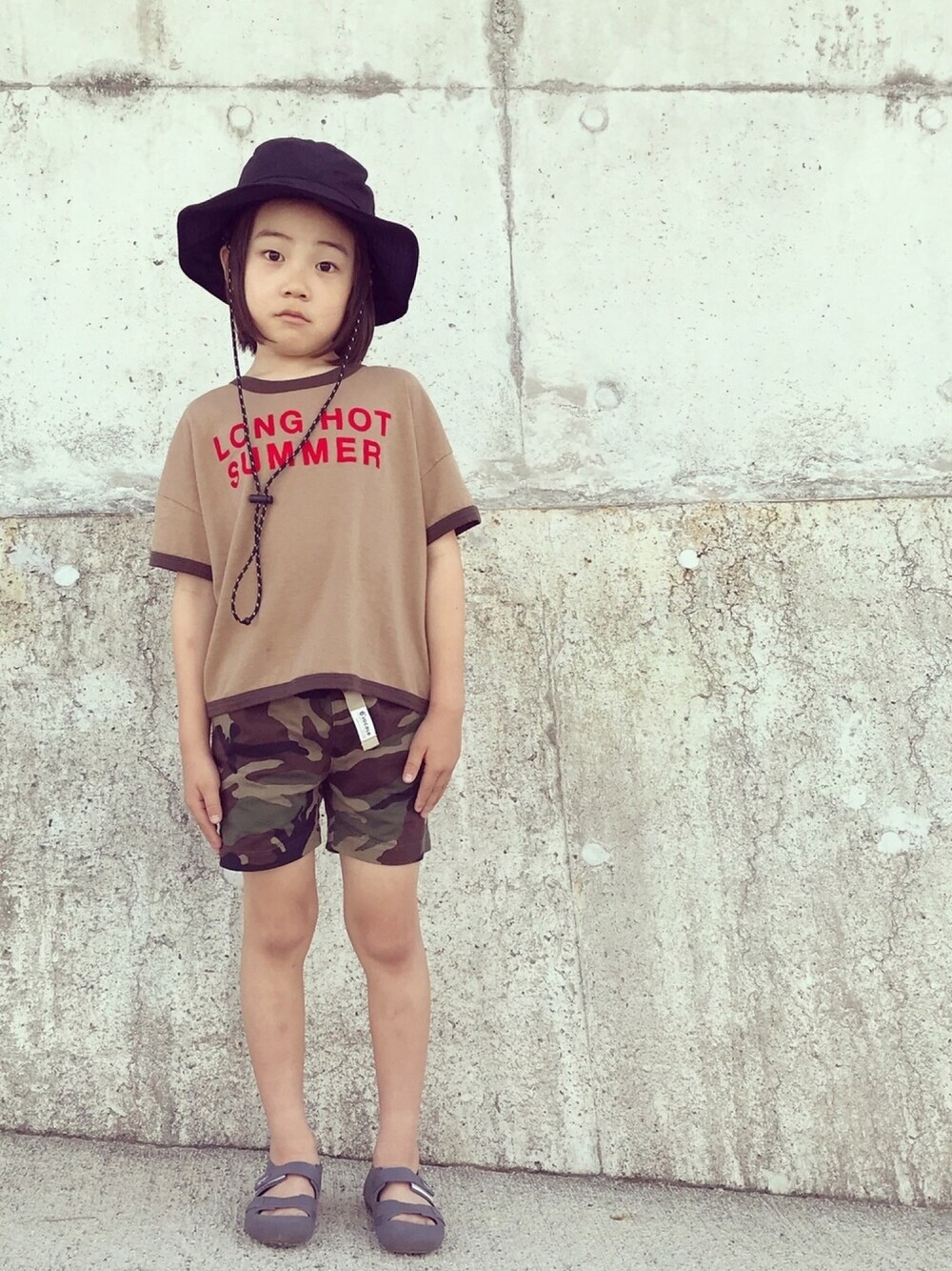 「6vocale、夏コーデ、igor、サンダル、カジュアル、夏だ！Tシャツ着よう！」｜「こども ビームスのigor / BONDI SOLID 20（ユニセックス 16.5～21cm）（サンダル、グレー系）」を使った、eightmaaanさん（キッズ・125cm）の夏コーディネートの1枚目の写真