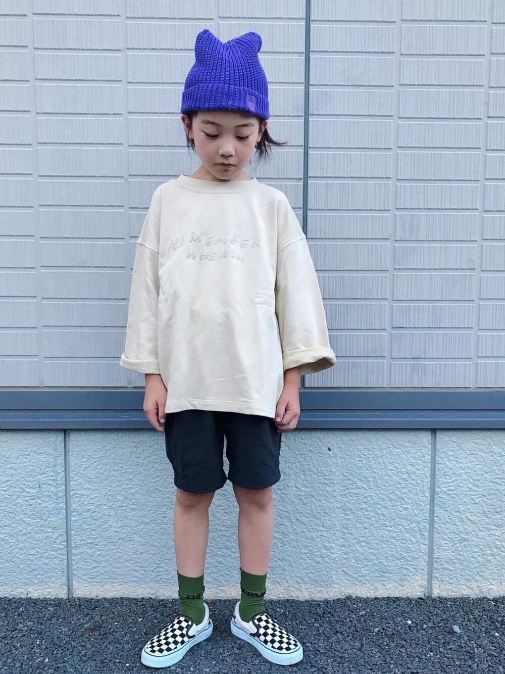 「男の子コーデ、シンプル、main story、スウェット、ニット帽」｜「こども ビームスのARCH&LINE / ナイロン OX ショーツ 20（100～145cm）（その他パンツ、ブラック系）」を使った、eightmaaanさん（キッズ・125cm）の秋コーディネートの1枚目の写真
