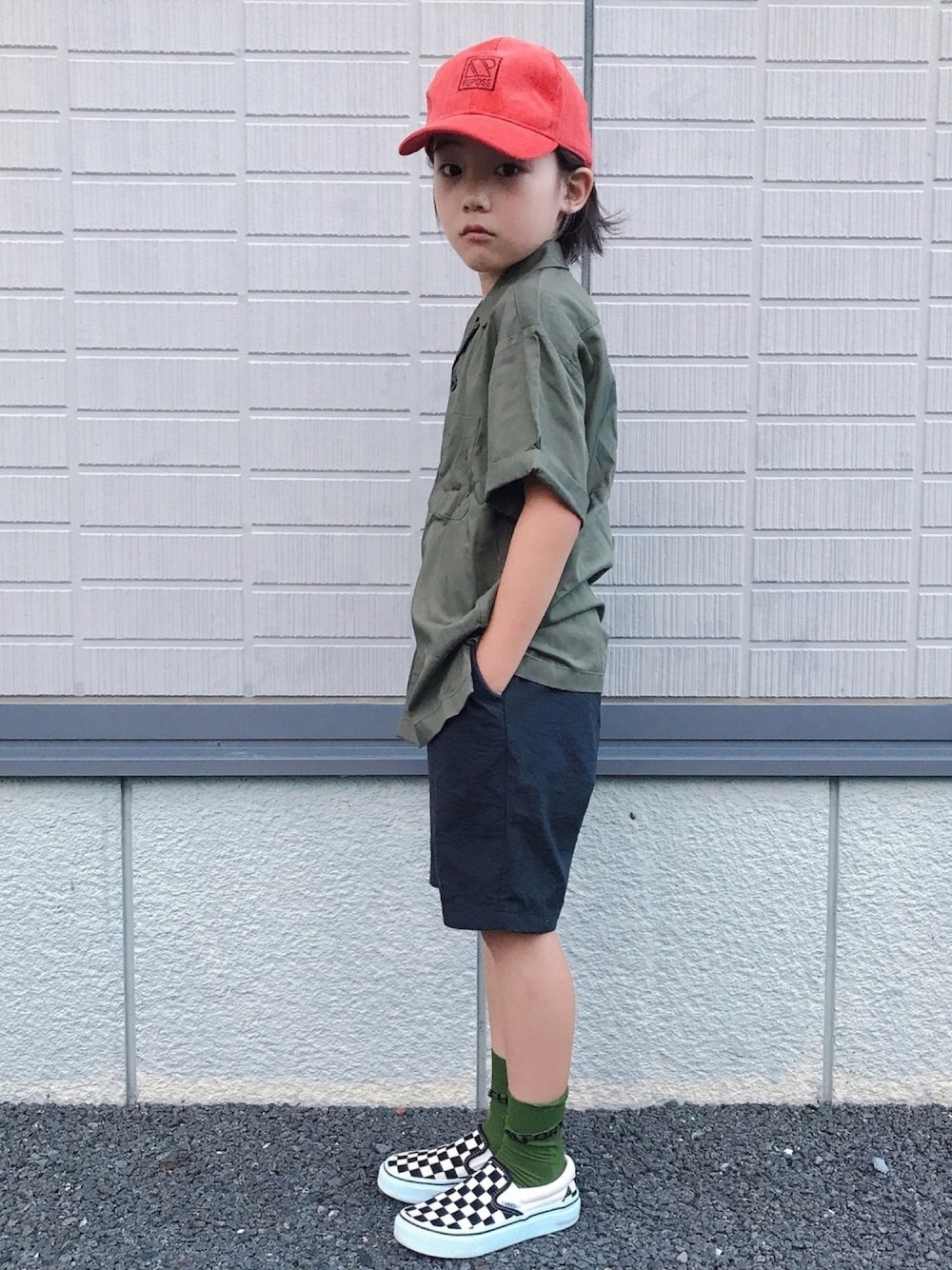 「シャツスタイル、GU、キャップ、VANS、スリッポン」｜「こども ビームスのARCH&LINE / ナイロン OX ショーツ 20（100～145cm）（その他パンツ、ブラック系）」を使った、eightmaaanさん（キッズ・125cm）の秋コーディネートの1枚目の写真