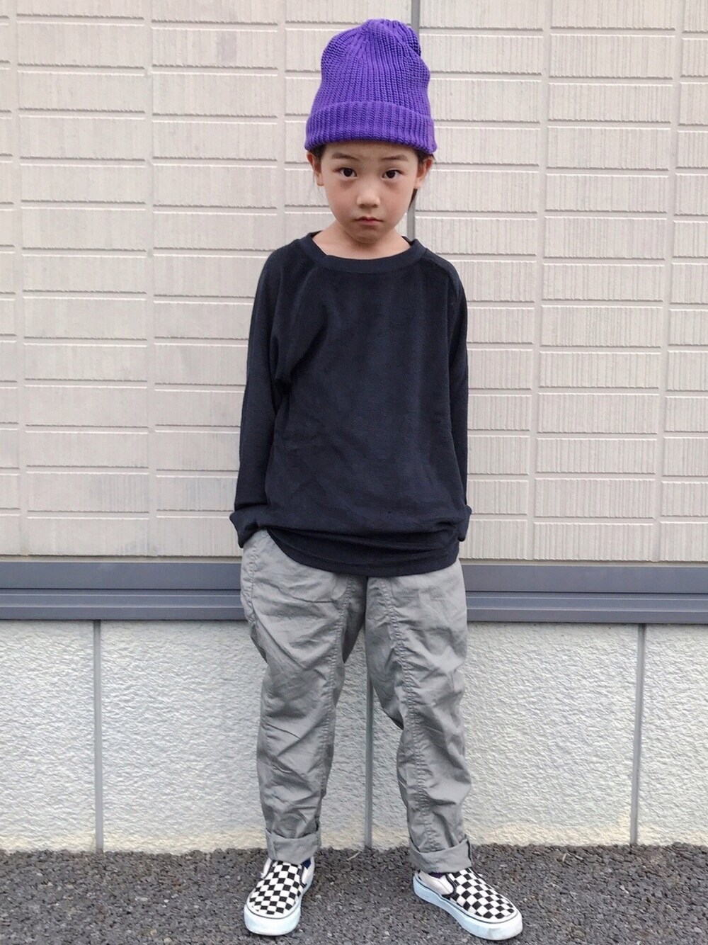 「秋のコーデ、秋服準備はじめました、パンツスタイル、FABRIQ REPORT、main story、VANS、スリッポン、ニット帽」｜「こども ビームスのFABRIQ REPORT × こども ビームス / 別注 コーマ ギャバ パンツ 19(90～140㎝）（その他パンツ、グレー系）」を使った、eightmaaanさん（キッズ・130cm）の秋コーディネートの1枚目の写真