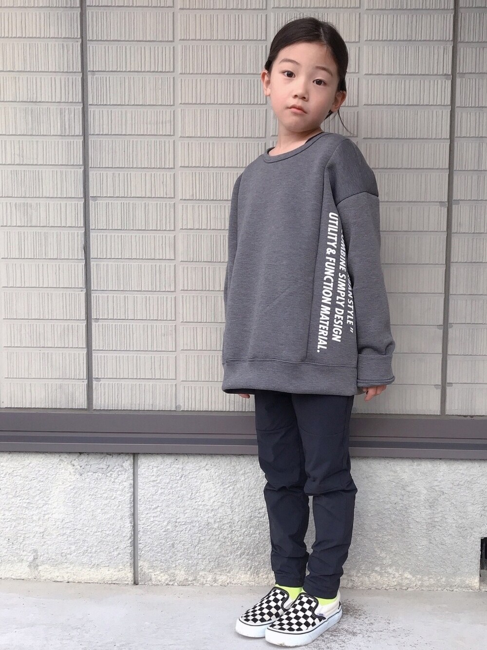 「スウェット、RESP、キッズファッション、男の子コーデ、VANS、スリッポン」｜「RE/SPのRE/SP Warm Cruz Sweat / アールイーエスピー ウォームクルースウェット（スウェット、グレー系）」を使った、eightmaaanさん（キッズ・128cm）の秋コーディネートの1枚目の写真