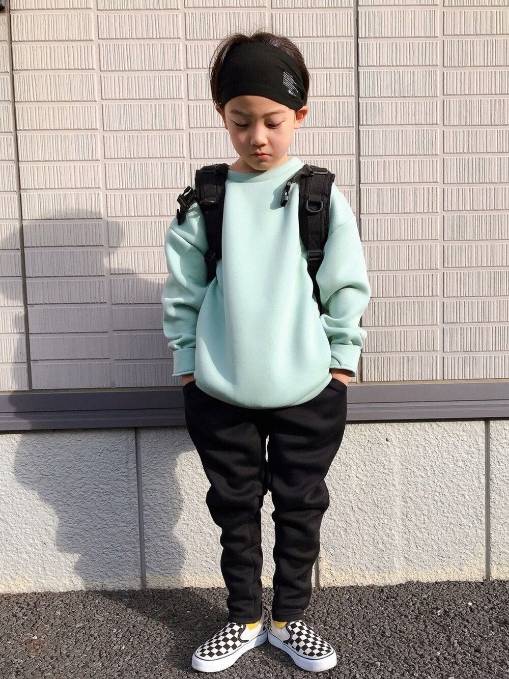 「mounten、スウェット、ヘアバンド、リュック、VANS」｜「RE/SPのRE/SP CORDURA Backpack / アールイーエスピー コーデュラ バックパック（バックパック/リュック、グリーン系）」を使った、eightmaaanさん（キッズ・130cm）の冬コーディネートの1枚目の写真