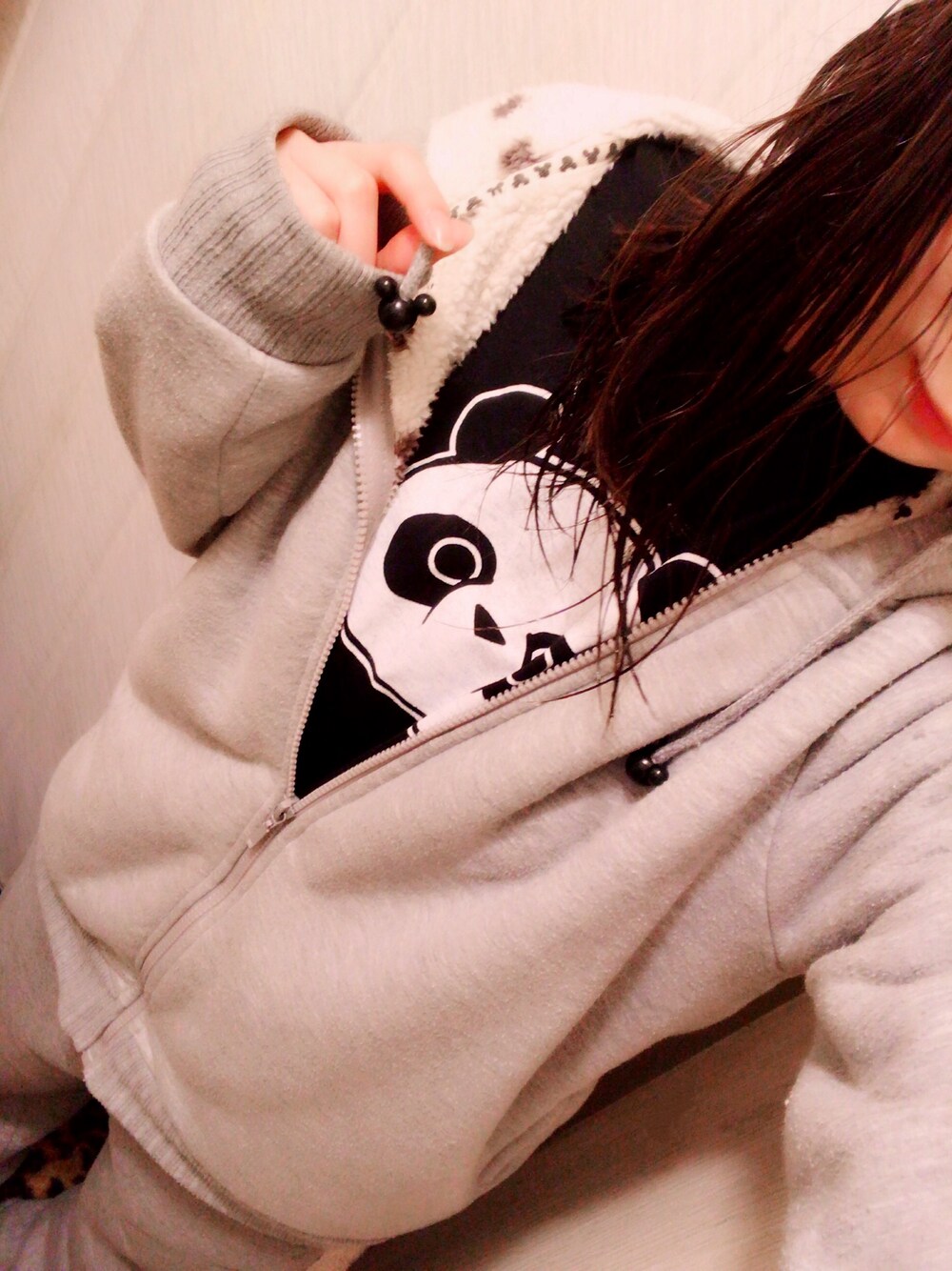「ルームウェア、ジャージ、パンダ、ミッキー、サンキューマート」｜「サンキューマートのアイテム（Tシャツ/カットソー、ブラック系）」を使った、Sa-yaさん（レディース・151cm）の春コーディネートの1枚目の写真