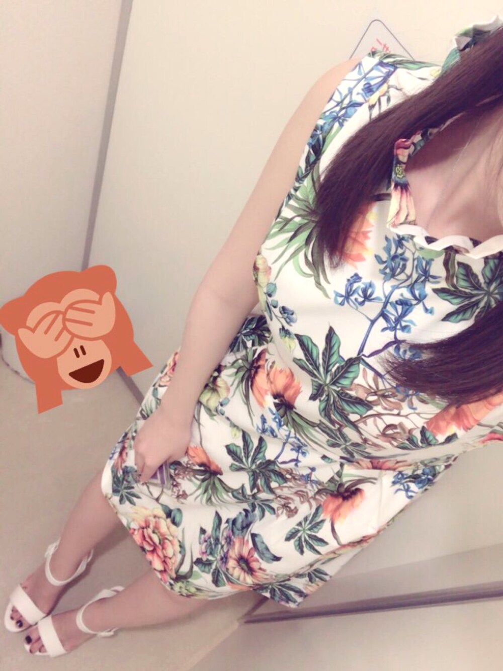 「花柄ワンピース、ヒール、ミリオンカラッツ(Million Carats)」｜「MILLION CARATSのフラワーカラーワンピース[DRESS/ドレス]（ワンピース、ホワイト系）」を使った、Sa-yaさん（レディース・151cm）の夏コーディネートの1枚目の写真