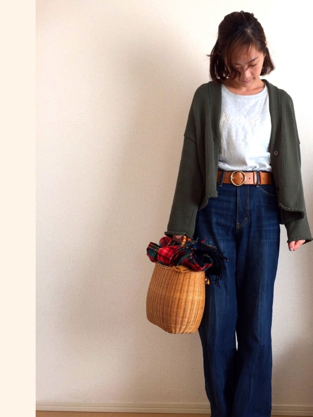 「URBAN RESEARCH DOORSのローゲージショートカーディガン（ニット/セーター、グリーン系）」を使った、✴︎Saso✴︎さん（レディース・158cm）の秋コーディネートの1枚目の写真