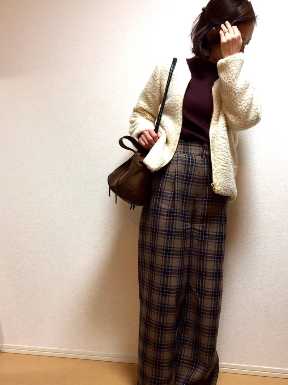 「URBAN RESEARCH DOORSのDOORS トタンテレコボートネックプルオーバー（Tシャツ/カットソー、ブラウン系）」を使った、✴︎Saso✴︎さん（レディース・158cm）の冬コーディネートの1枚目の写真