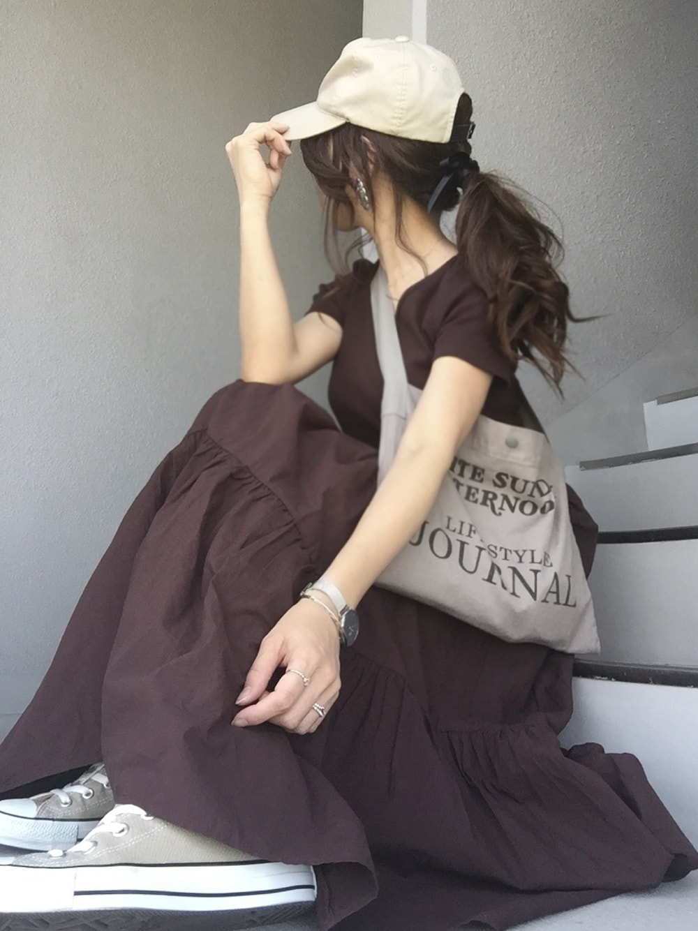 「シンプル、休日スタイル、お洒落さんとつながりたい、ロングワンピース、ブラウン、カジュアルガーリー、GU、サコッシュ、ママコーデ」｜「GUのアイテム（ワンピース、ブラウン系）」を使った、cheryさん（レディース・156cm）の春コーディネートの1枚目の写真