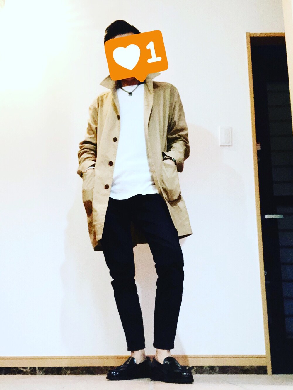 「お洒落さんとつながりたい、オトナカジュアル、ローファー、ステンカラーコート、黒スキニー、スキニーパンツ、ベージュ、シンプル」｜「URBAN RESEARCHのリネンストレッチステンカラーコート（ステンカラーコート、ベージュ系）」を使った、dicekさん（メンズ・173cm）の夏コーディネートの1枚目の写真