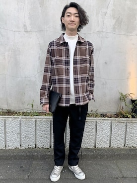 「ショルダーバック」｜「アイテム（ブルゾン）」を使った、村山さん（メンズ・175cm）の秋コーディネート