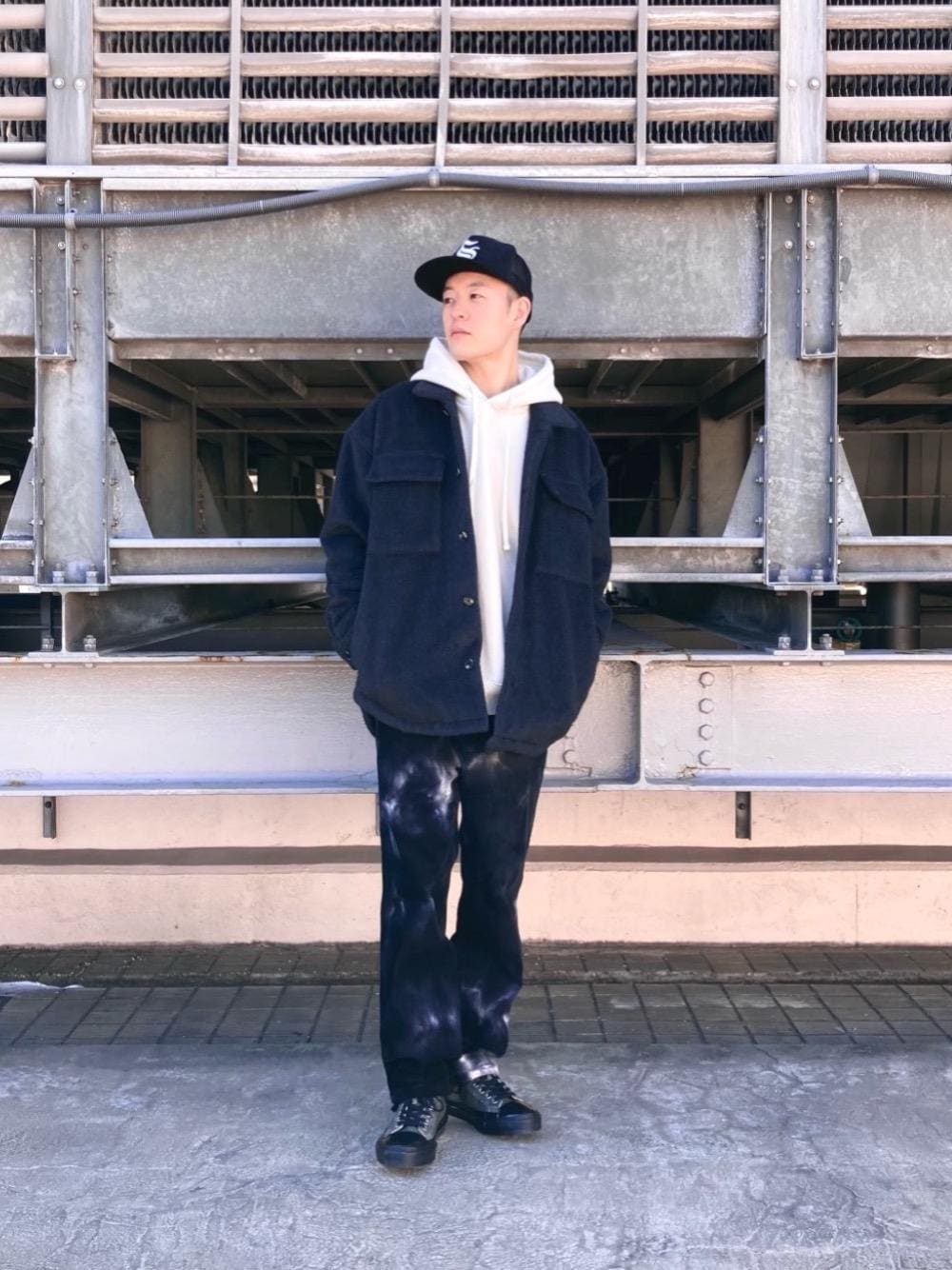 「タイダイ柄、CPOジャケット、STAMPD、unitedarrows、monkeytime、articlenumber、beautyandyouth」｜「STAMPDのSTAMPD SEASET TRUCKER（キャップ、ブラック系）」を使った、Tomohiro Gunjiさん（メンズ・172cm）の冬コーディネートの1枚目の写真