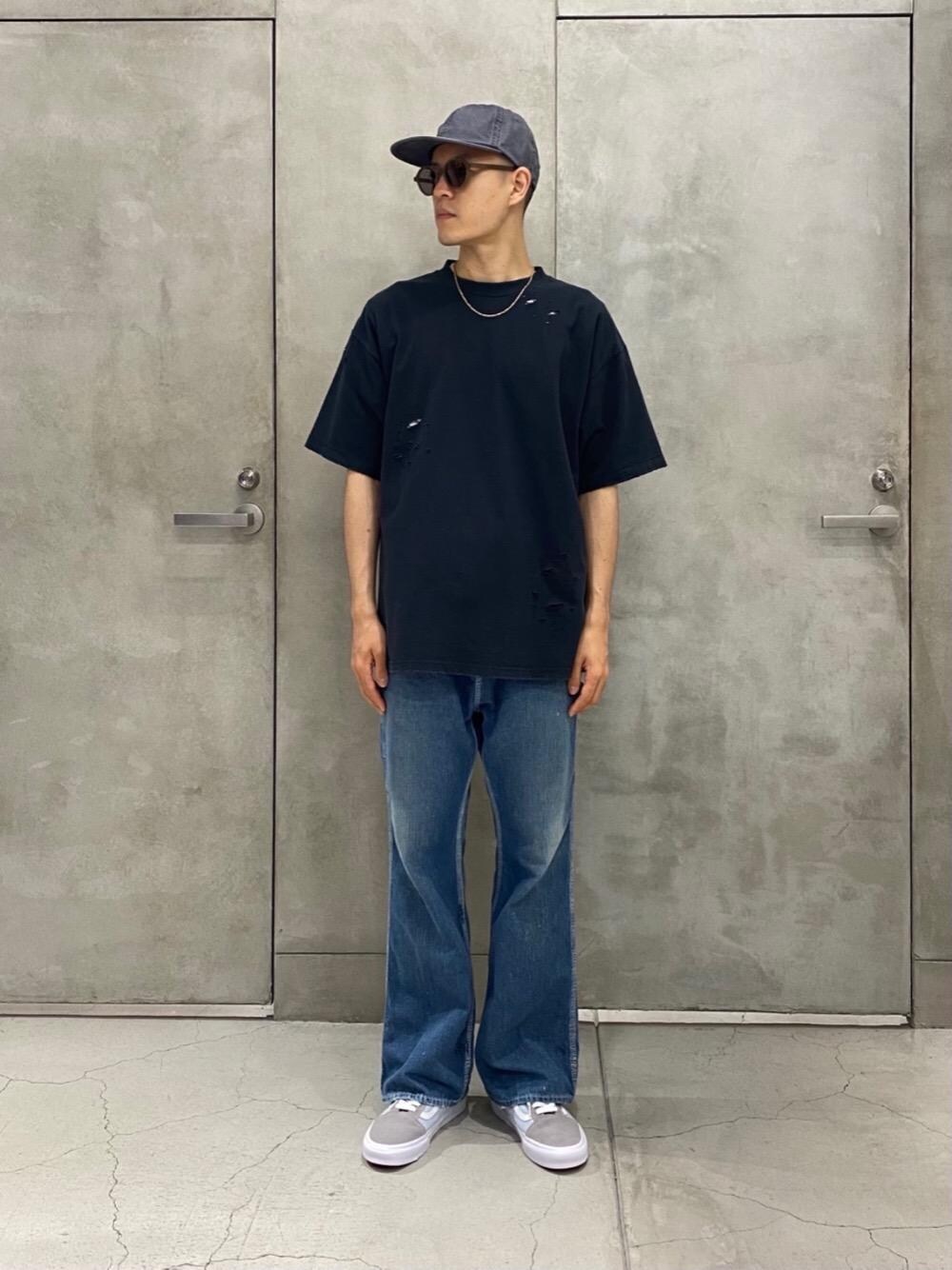 「unitedarrows、フレアデニム、monkeytime、beautyandyouth、ＶＡＮＳ」｜「A.D.S.R.の＜A.D.S.R.＞ HOLIDAY/アイウェア（サングラス、グレー系）」を使った、Tomohiro Gunjiさん（メンズ・172cm）の春コーディネートの1枚目の写真