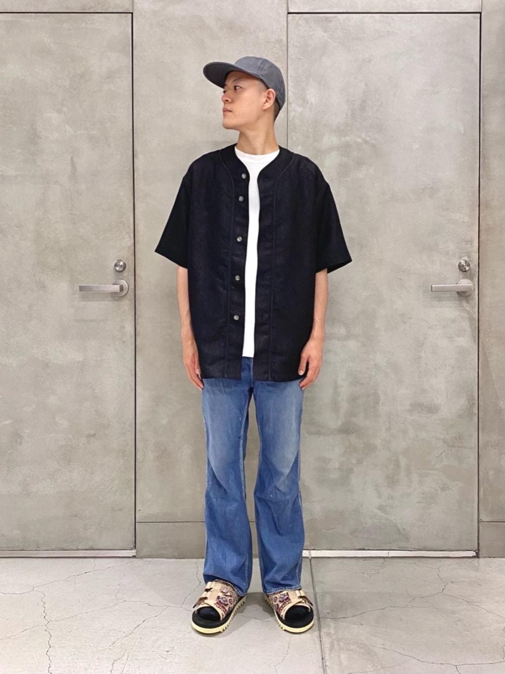 「unitedarrows、suicoke、monkeytime、beautyandyouth」｜「MONKEY TIMEの＜monkey time＞ LT DENIM FLAIR PAINTER/ペインターパンツ（デニムパンツ、ブルー系）」を使った、Tomohiro Gunjiさん（メンズ・172cm）の夏コーディネートの1枚目の写真