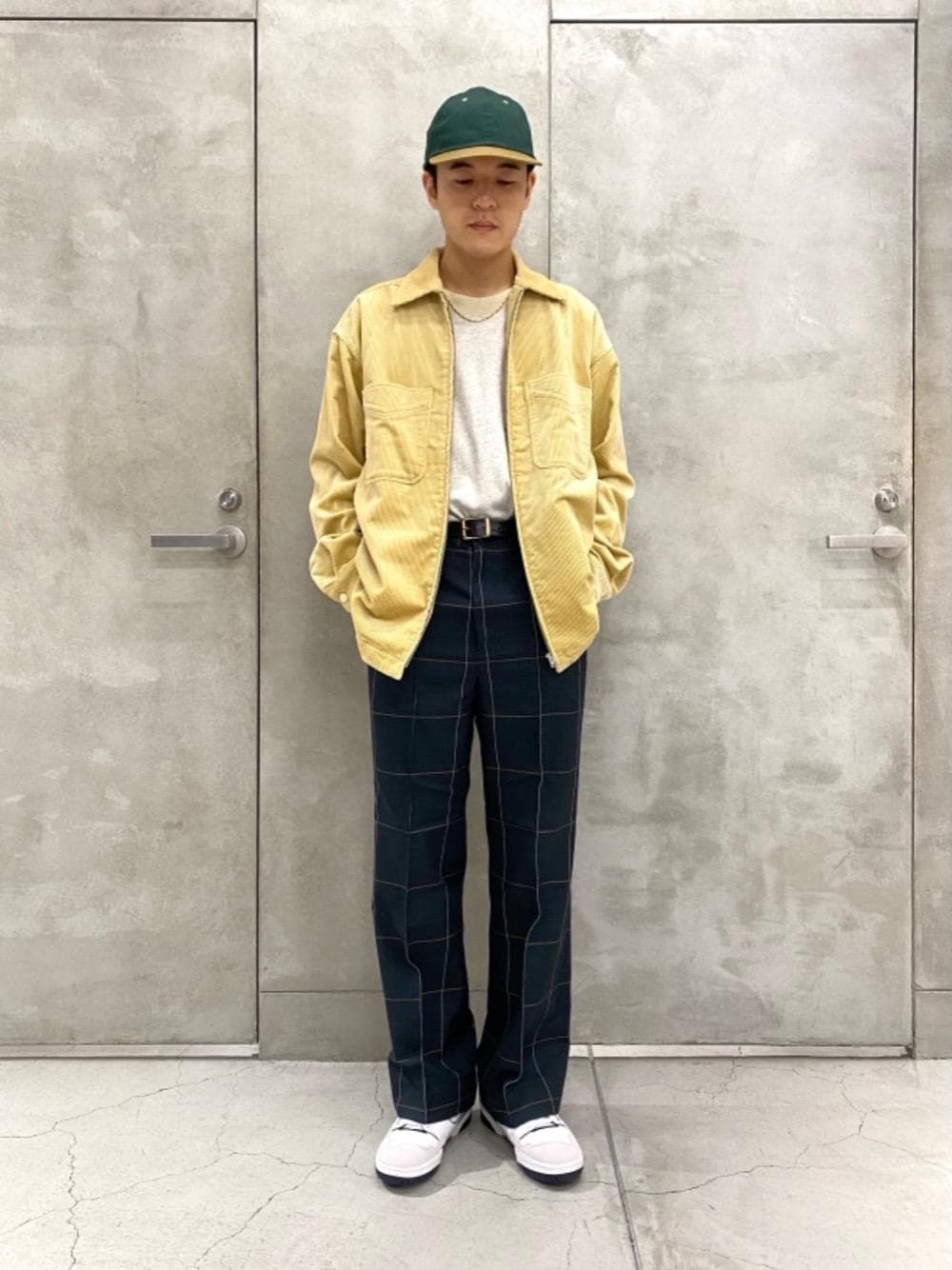 「unitedarrows、monkeytime、beautyandyouth、newbalance550」｜「MONKEY TIMEの＜monkey time＞ TWIST CHAINE NC/ネックレス（ネックレス、ゴールド系）」を使った、Tomohiro Gunjiさん（メンズ・172cm）の秋コーディネートの1枚目の写真