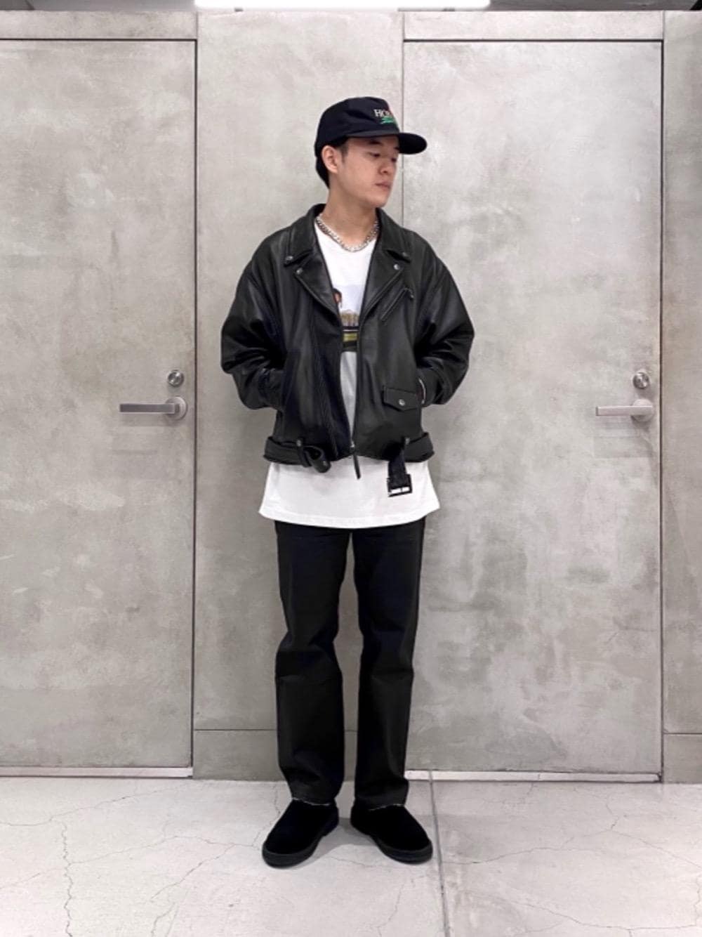 「レザージャケット、ライダースジャケット、unitedarrows、suicoke、monkeytime、beautyandyouth、MARTINEALI、whitehouse3000」｜「MONKEY TIMEの＜monkey time＞ SHEEP OVER SIZED W/RIDERS/ダブルライダース（ライダースジャケット、ブラック系）」を使った、Tomohiro Gunjiさん（メンズ・172cm）の秋コーディネートの1枚目の写真