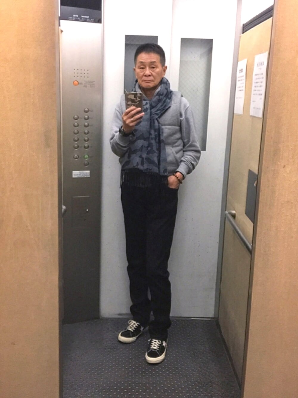 「カモフラ、起毛素材」｜「MONO-MARTの(モノマート) MONO-MART 裏起毛 ボンディングパンツ スキニー チノパンツ ストレッチ 暖かい パンツ カラー メンズ（チノパンツ、ブラック系）」を使った、K-Kenji⚾️さん（メンズ・174cm）の冬コーディネートの1枚目の写真