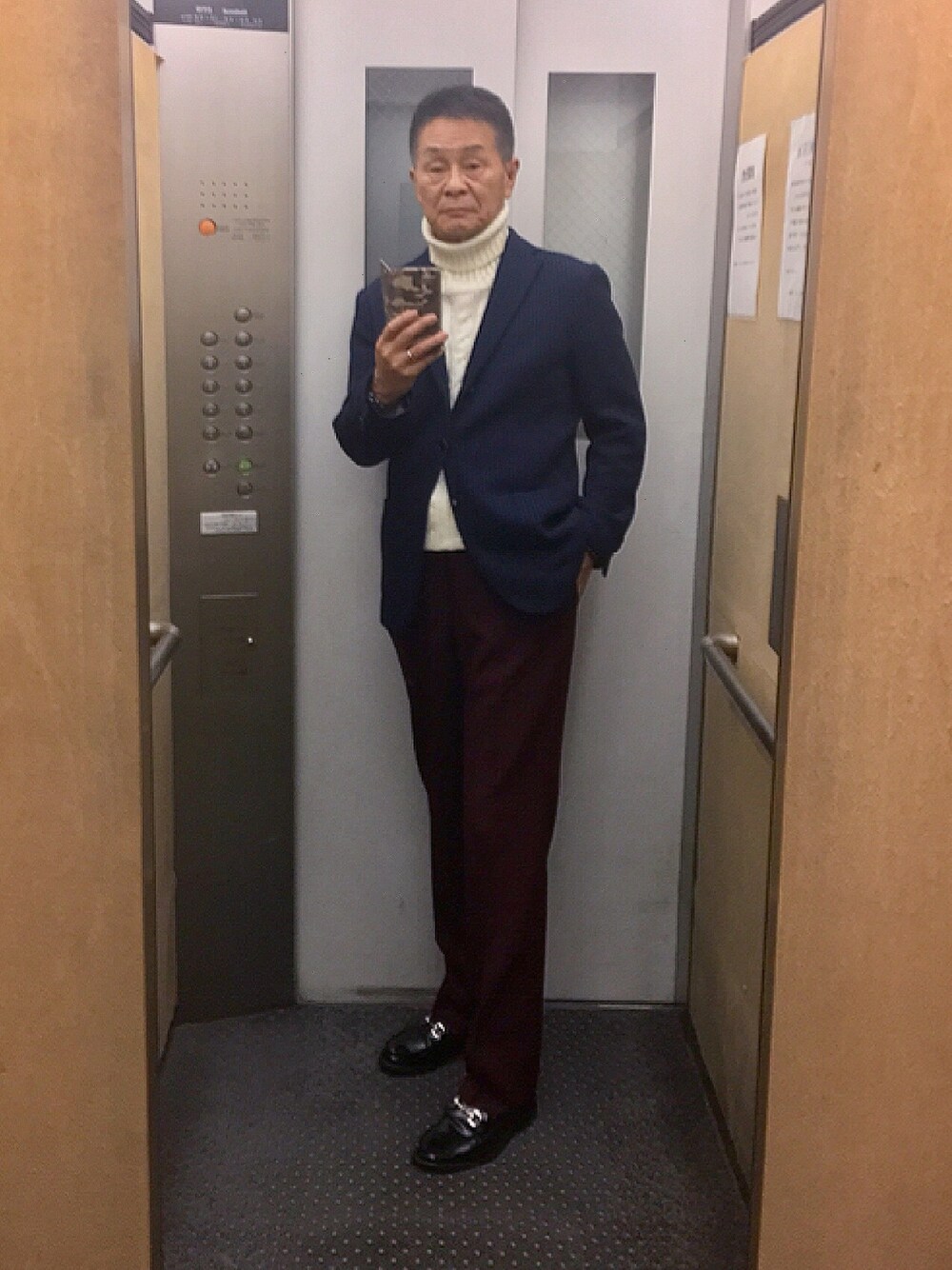 「大人カジュアル」｜「GREENCLUBSのGREEN CLUBS◆秋冬ボルドー系チェック日本製パンツ（スラックス、レッド系）」を使った、K-Kenji⚾️さん（メンズ・174cm）の冬コーディネートの1枚目の写真