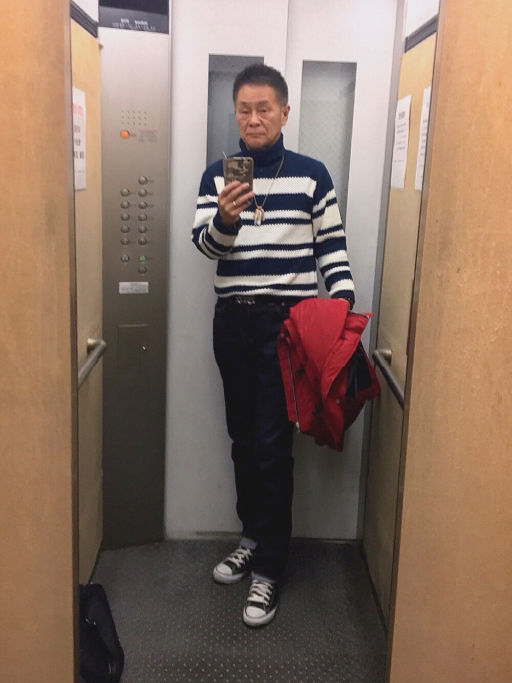 「休日スタイル」｜「Levi'sのリーバイス511クラシック ストレッチスリムダークブルー セルビッチデニム（デニムパンツ、ブルー系）」を使った、K-Kenji⚾️さん（メンズ・174cm）の冬コーディネートの1枚目の写真