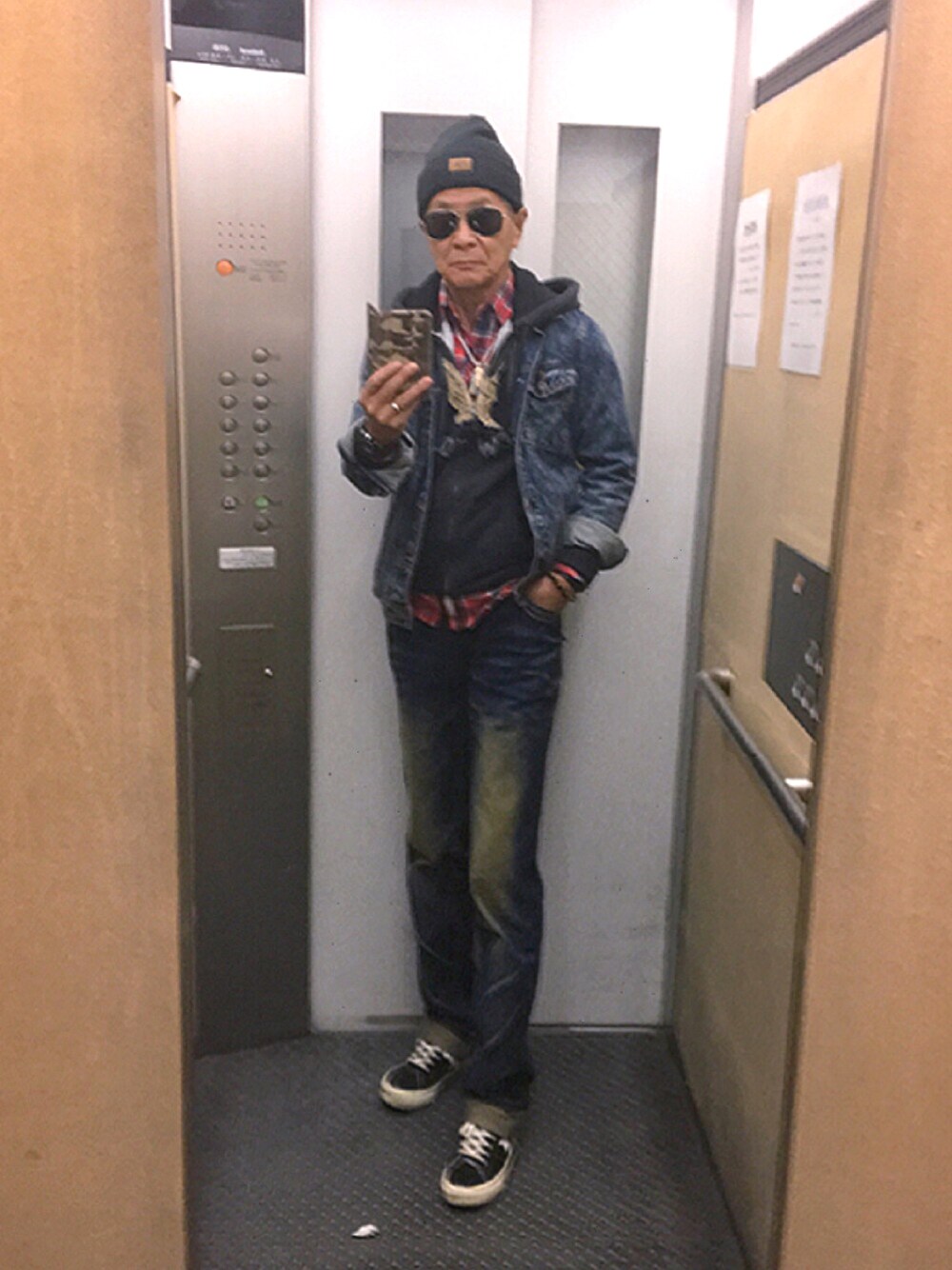 「デニムオンデニム」｜「QuiksilverのROW BEANIE（ニットキャップ/ビーニー、ブラック系）」を使った、K-Kenji⚾️さん（メンズ・174cm）の冬コーディネートの1枚目の写真