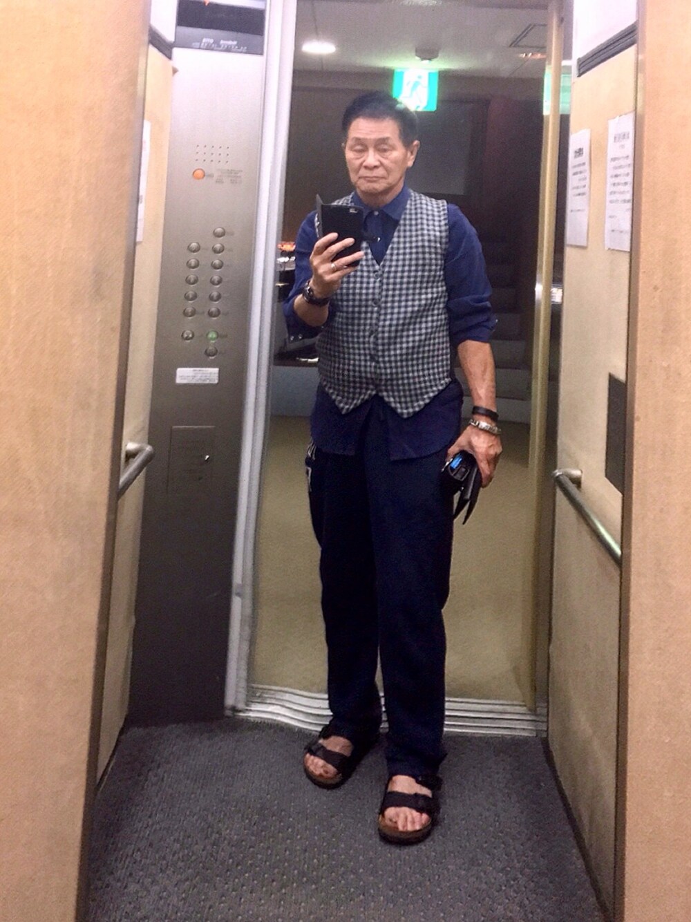 「CHROME HEARTSのiQOS本革ケース（その他小物、ブラック系）」を使った、K-Kenji⚾️さん（メンズ・174cm）の秋コーディネートの1枚目の写真