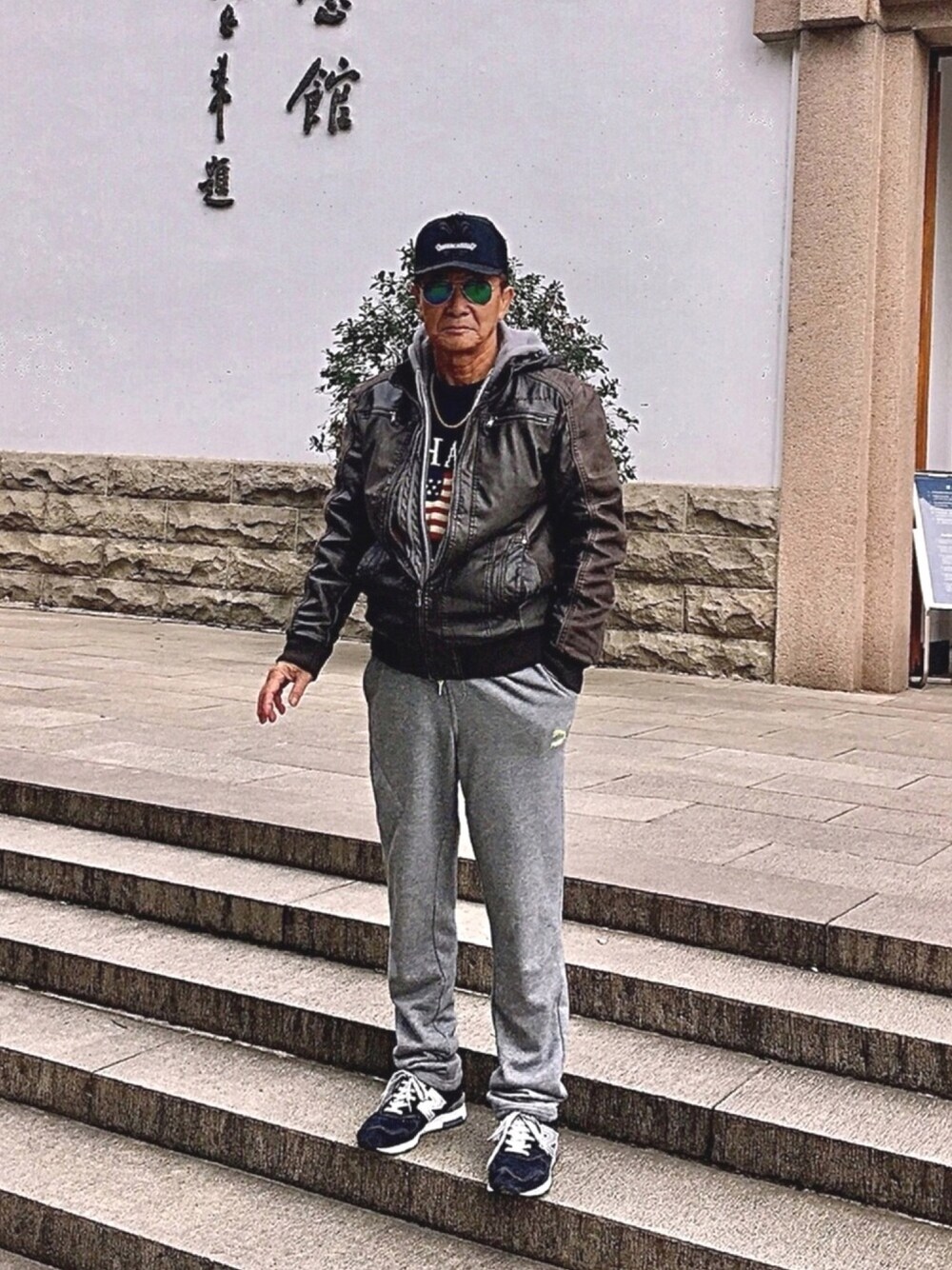 「Desigualのレザーブルゾン ブラウングリーン（ブルゾン、グリーン系）」を使った、K-Kenji⚾️さん（メンズ・174cm）の冬コーディネートの1枚目の写真