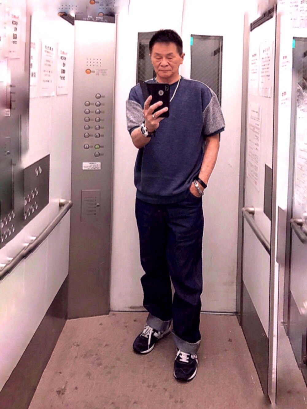 「Dickiesのレギュラーフィット ノンウォシュワイドデニムパンツ（デニムパンツ、ブルー系）」を使った、K-Kenji⚾️さん（メンズ・174cm）の春コーディネートの1枚目の写真