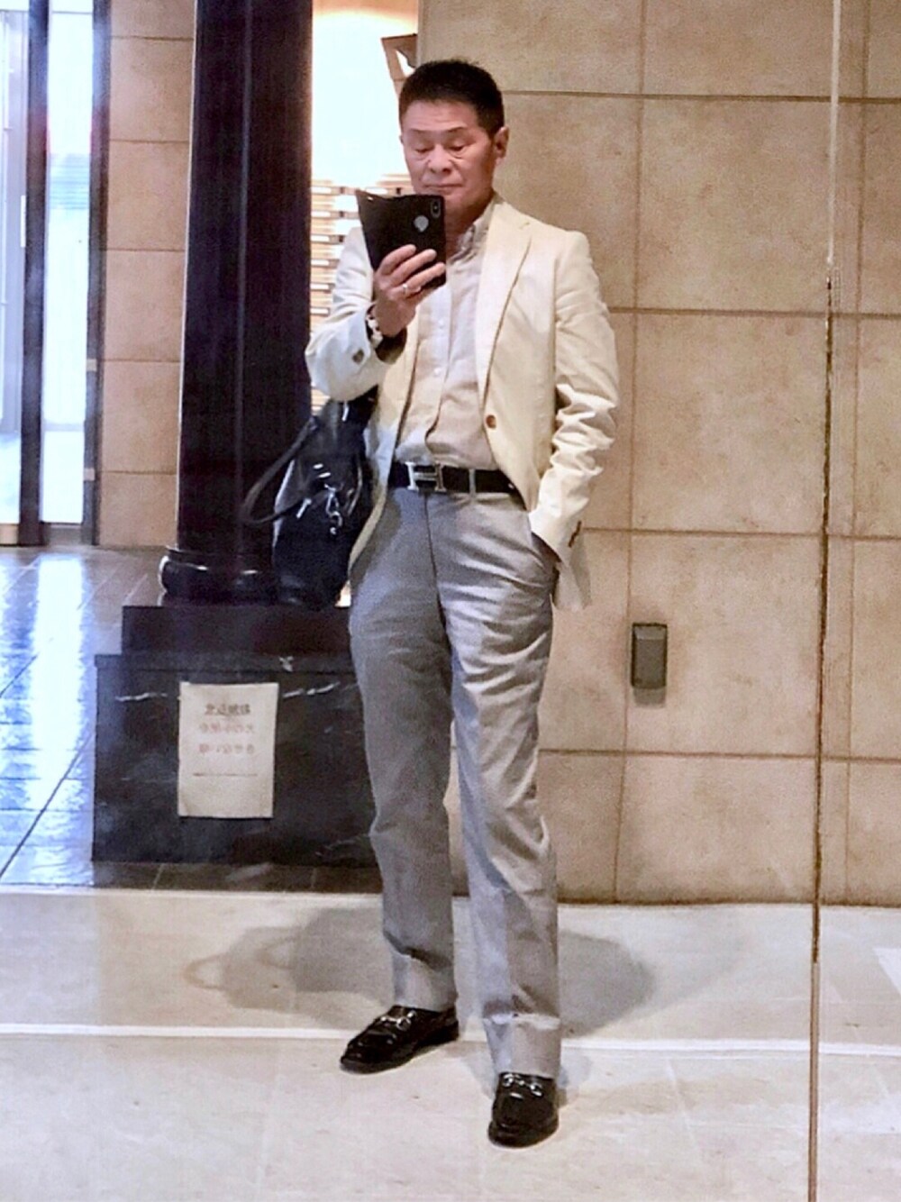 「OLD ENGLANDの千鳥格子センタープレス（スラックス、グレー系）」を使った、K-Kenji⚾️さん（メンズ・174cm）の夏コーディネートの1枚目の写真