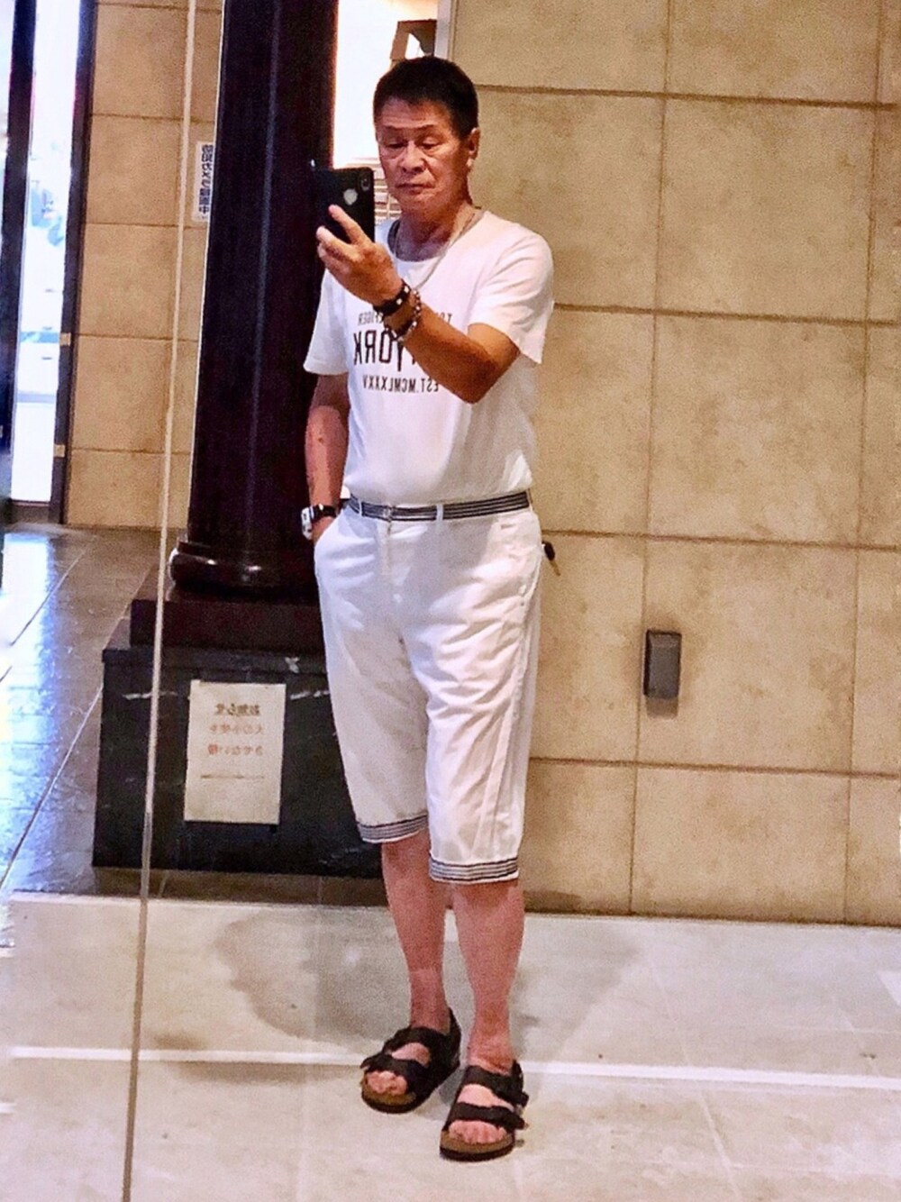 「夏」｜「ikkaのツイルクロプトトラウザーパンツ（その他パンツ、ホワイト系）」を使った、K-Kenji⚾️さん（メンズ・174cm）の夏コーディネートの1枚目の写真