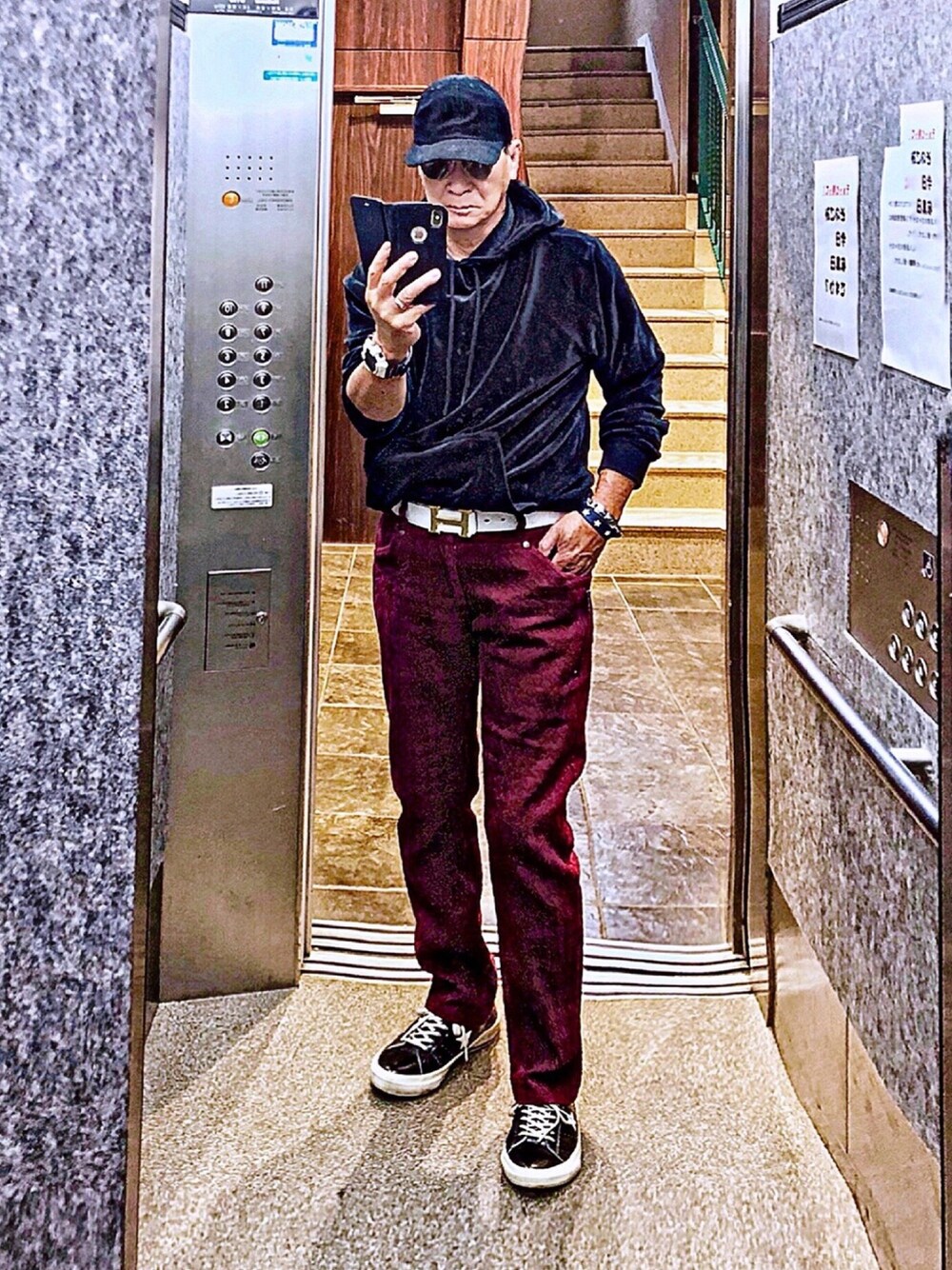 「秋のコーデ」｜「CONVERSEのCONVERSE/コンバース　STAR&BARSLEATHER                （スニーカー、ブラック系）」を使った、K-Kenji⚾️さん（メンズ・174cm）の秋コーディネートの1枚目の写真