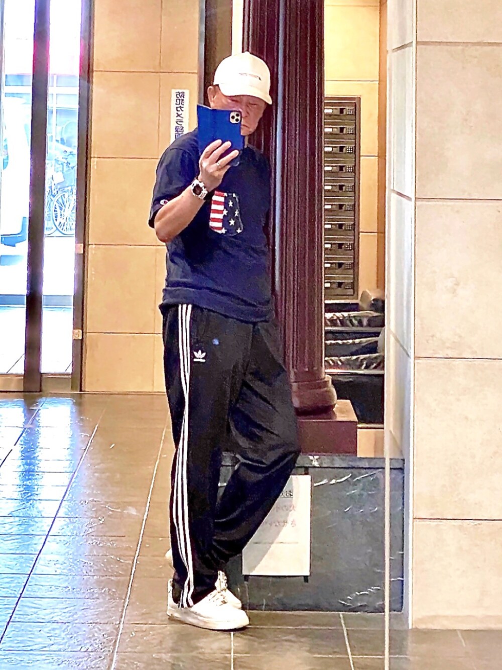 「adidasのスリーストラップ レギュラーフィット（パンツ、ブラック系）」を使った、K-Kenji⚾️さん（メンズ・174cm）の夏コーディネートの1枚目の写真