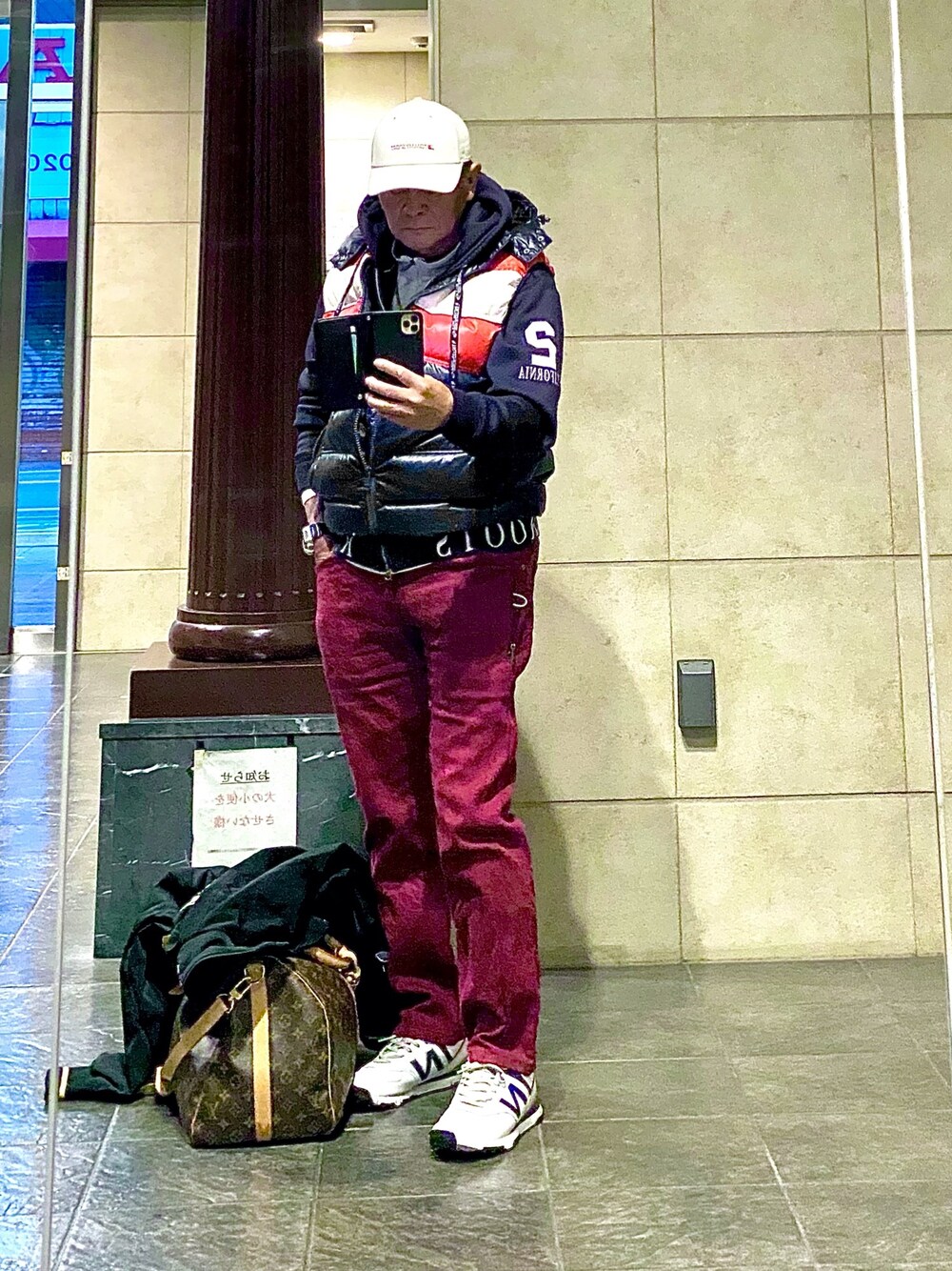 「Cali Holi のアイテム（ダウンベスト、ブルー系）」を使った、K-Kenji⚾️さん（メンズ・174cm）の冬コーディネートの1枚目の写真