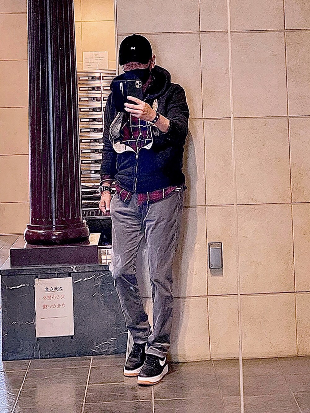 「American Eagleのアイテム（パーカー、ブラック系）」を使った、K-Kenji⚾️さん（メンズ・174cm）の冬コーディネートの1枚目の写真