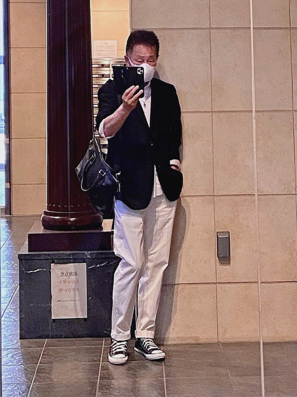 「EMPORIO ARMANIのアルマーニ★EA7ビュンビュン伸縮するスーパーストレッチスリムパンツ白【（チノパンツ、ホワイト系）」を使った、K-Kenji⚾️さん（メンズ・174cm）の春コーディネートの1枚目の写真