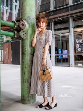 「MOUSSY（マウジー）のDIAGONAL BUTTON DRESS（ワンピース、ブラウン系）」を使った、Hikariさん（レディース・175cm）の夏コーディネート