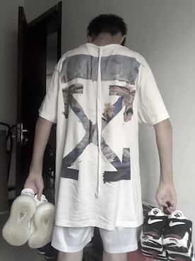 「off white（オフホワイト）のアイテム（Tシャツ/カットソー、ホワイト系）」を使った、折原临也さん（メンズ・168cm）の秋コーディネート