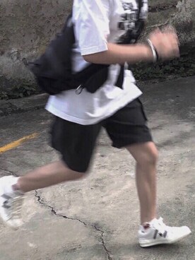 「CONVERSE（コンバース）のCONVERSE ONE STAR J (WHITE/BLACK)（スニーカー、ホワイト系）」を使った、折原临也さん（メンズ・168cm）の秋コーディネート