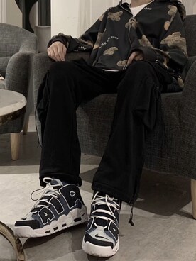 「NIKE（ナイキ）のアイテム（シューズ、ブルー系）」を使った、折原临也さん（メンズ・168cm）の冬コーディネート