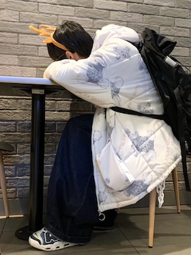 「NIKE（ナイキ）のアイテム（シューズ、ホワイト系）」を使った、折原临也さん（メンズ・168cm）の冬コーディネート