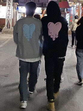 「自主自产のアイテム（トップス、ブラック系）」を使った、折原临也さん（メンズ・168cm）の冬コーディネート