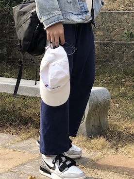 「AIR JORDAN（エアジョーダン）のアイテム（スニーカー、ホワイト系）」を使った、折原临也さん（メンズ・168cm）の冬コーディネート