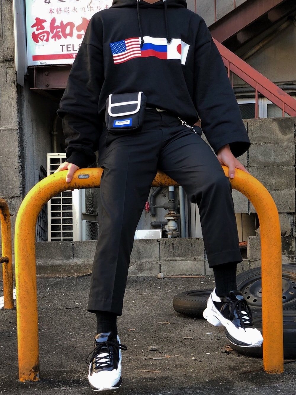 「ootd、gosharubchinskiy、ADER error、RAF SIMONS」｜「Gosha Rubchinskiyのアイテム（パーカー、ブラック系）」を使った、りゅうきさん（メンズ・164cm）の秋コーディネートの1枚目の写真