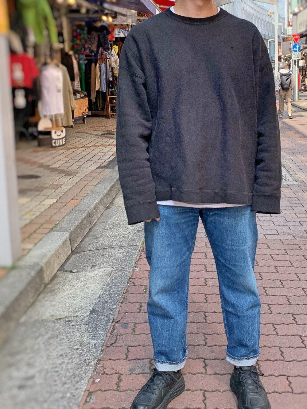 「カジュアルコーデ、ラフ、ビッグシルエット、休日スタイル、大人カジュアル、今日のコーデ、ATON、デニム、相互フォロー、일상」｜「LUSORのLUSOR（ルーソル）ベーシックロングスリーブカットソー（Tシャツ/カットソー、ホワイト系）」を使った、あかおさん（メンズ・171cm）の春コーディネートの1枚目の写真